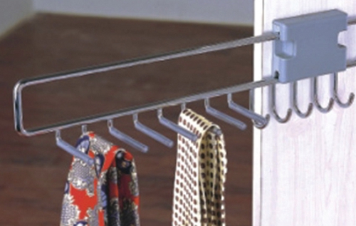 Cabide superior extra�vel para gravatas e cintos